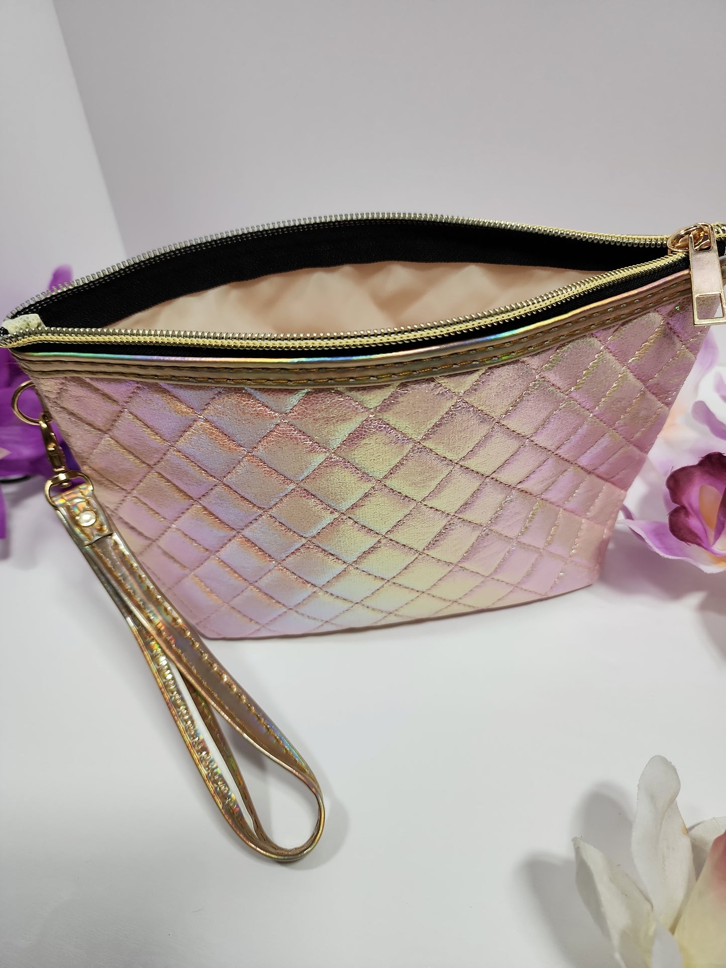 Holographic Reflective Clutch Makeup Bag - So cute!